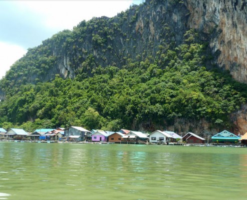 Die Bewohner der Phang Nga Bucht Leben am und vom Wasser