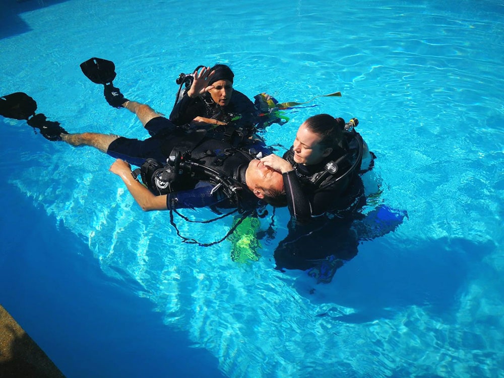 Rescue Diver mit Sea Turtle Divers